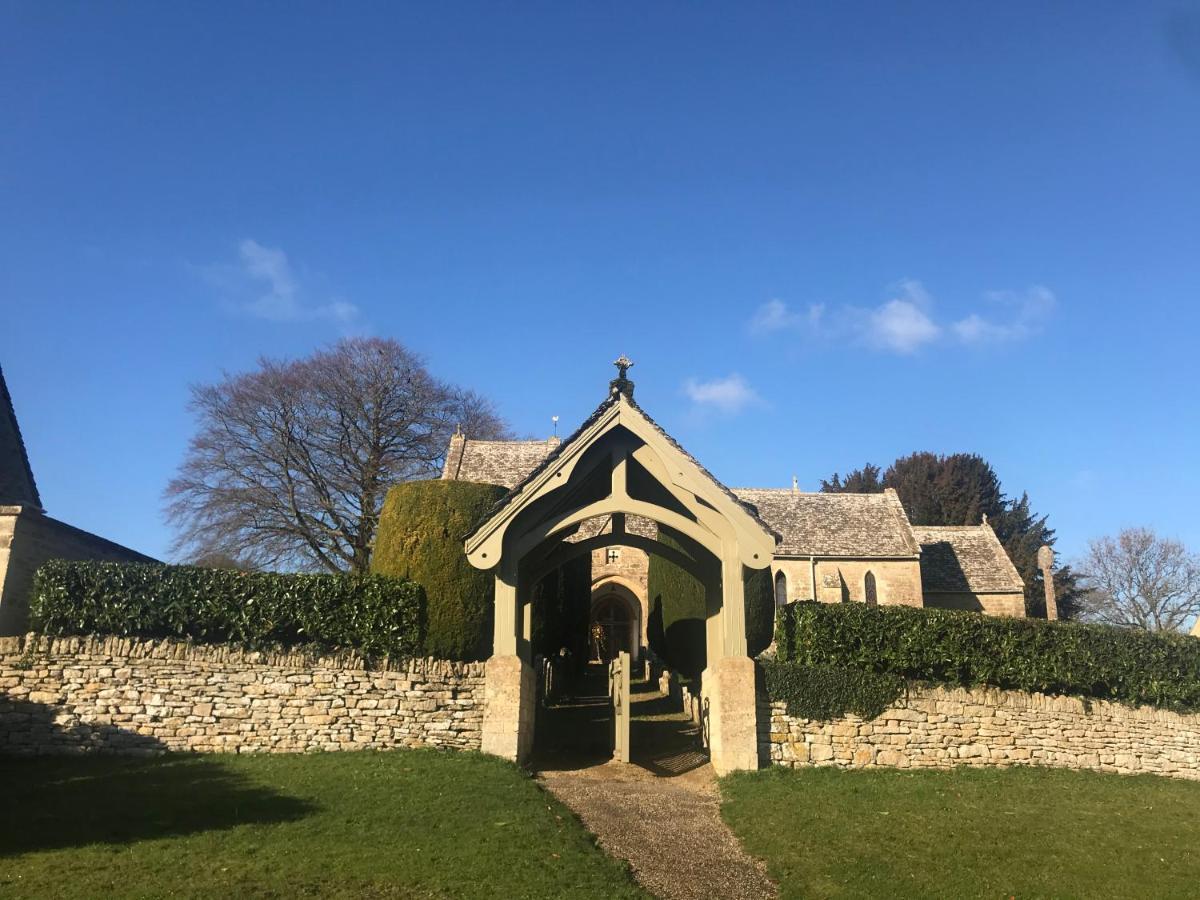 The Old Post Office Studio Apartment In A Beautiful Cotswold Village ไซเร็นเซสเตอร์ ภายนอก รูปภาพ