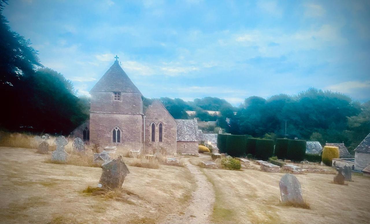 The Old Post Office Studio Apartment In A Beautiful Cotswold Village ไซเร็นเซสเตอร์ ภายนอก รูปภาพ