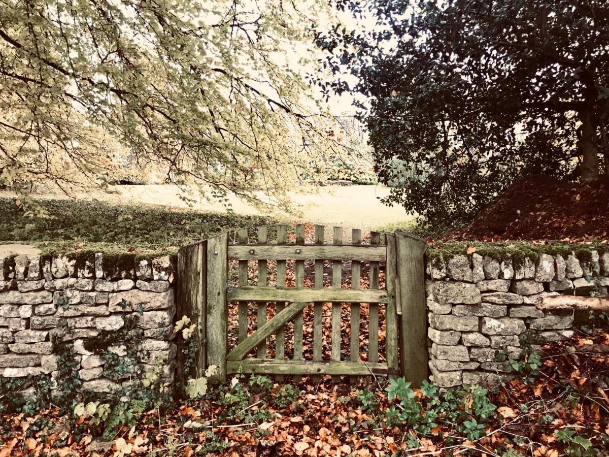 The Old Post Office Studio Apartment In A Beautiful Cotswold Village ไซเร็นเซสเตอร์ ภายนอก รูปภาพ